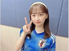 影山優佳、美脚際立つリンゴ柄ミニスカ姿でゴルフ界進出！